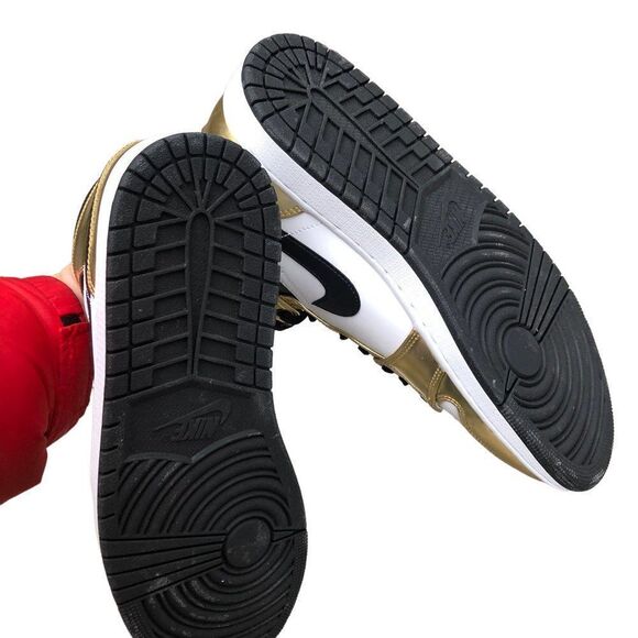 DEADSTOCK 2020 Nike Air Jordan 1 Mid SE 'Metallic Gold' Size 11 - Picture 15 of 16